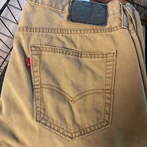 Mens 34x34 Strait legged slimmer fit. Levi’s.